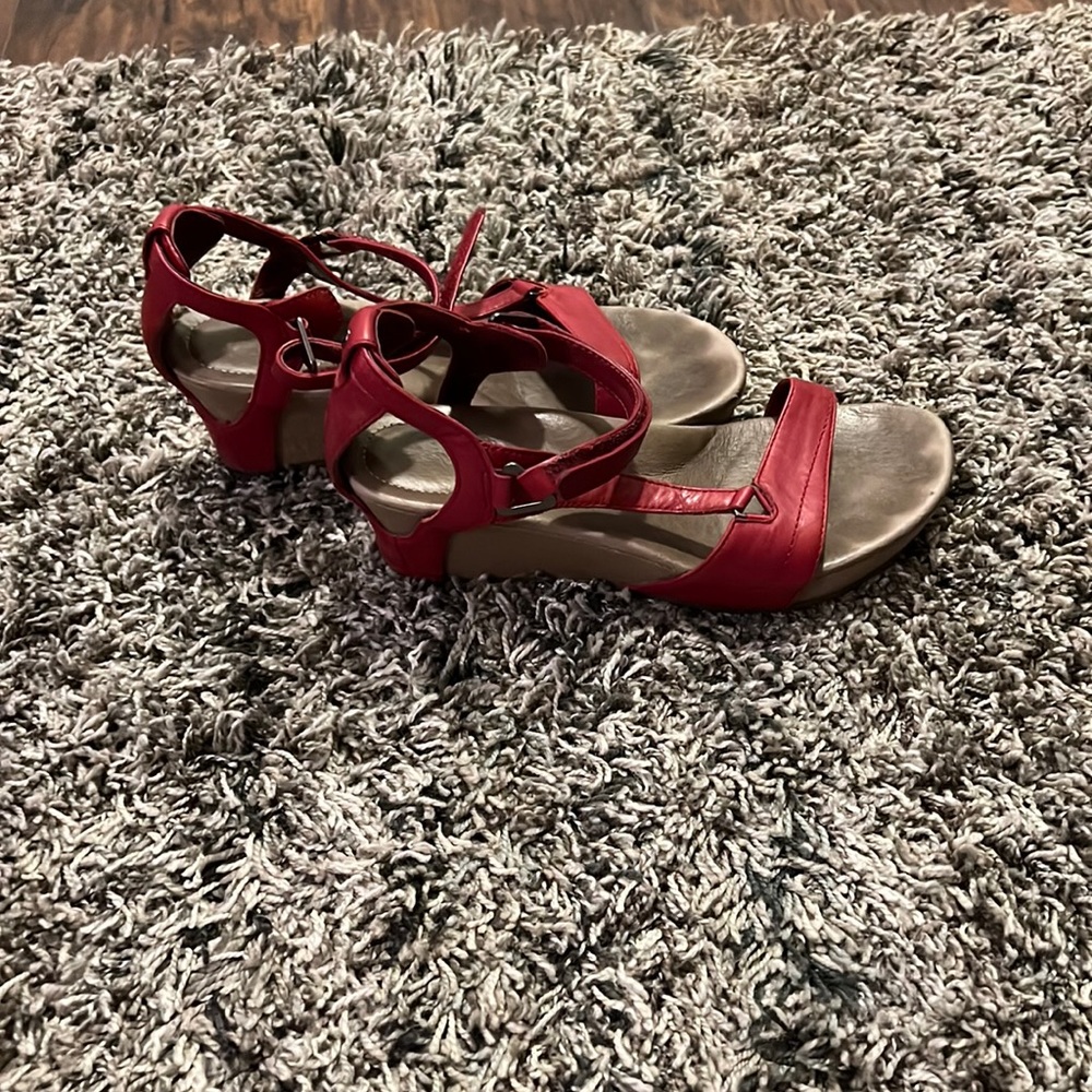 Teva leather wedges